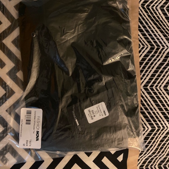 Off shoulder top - Picture 3 of 4